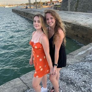 Meet your Posher, Chloe